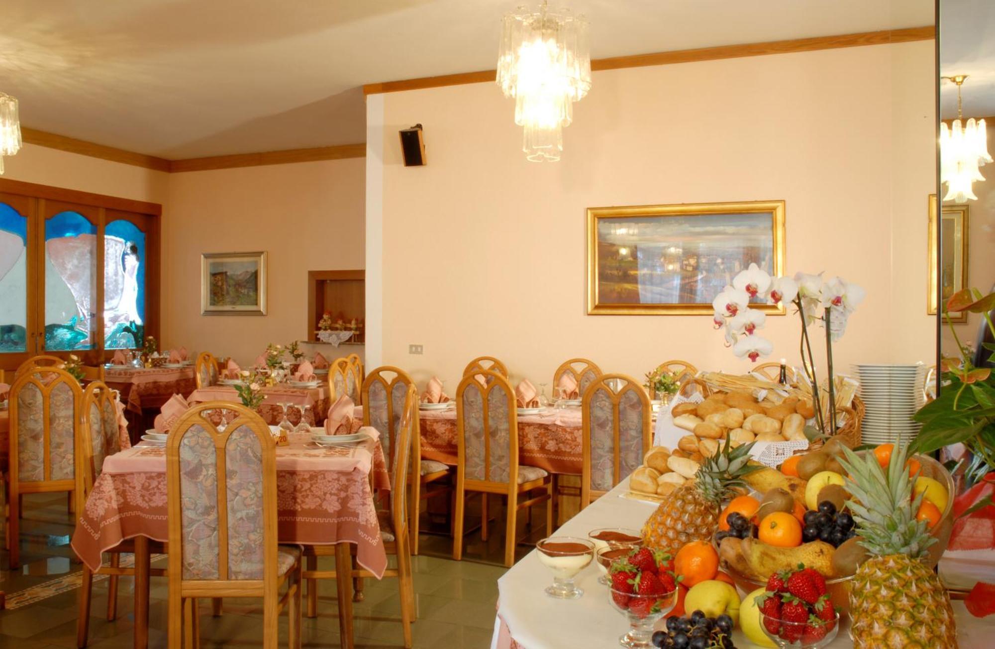 Hotel Sass Maor Fiera Di Primiero Esterno foto