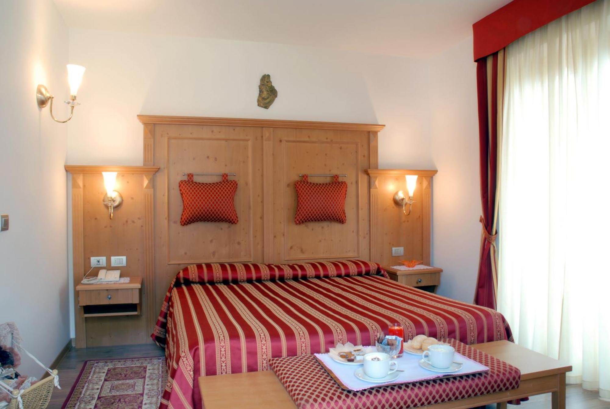Hotel Sass Maor Fiera Di Primiero Esterno foto