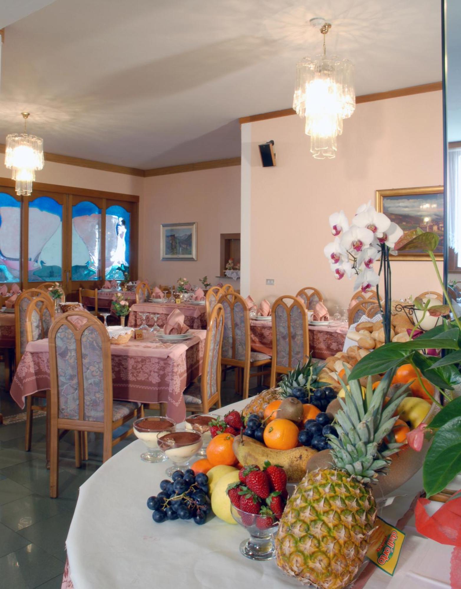 Hotel Sass Maor Fiera Di Primiero Esterno foto