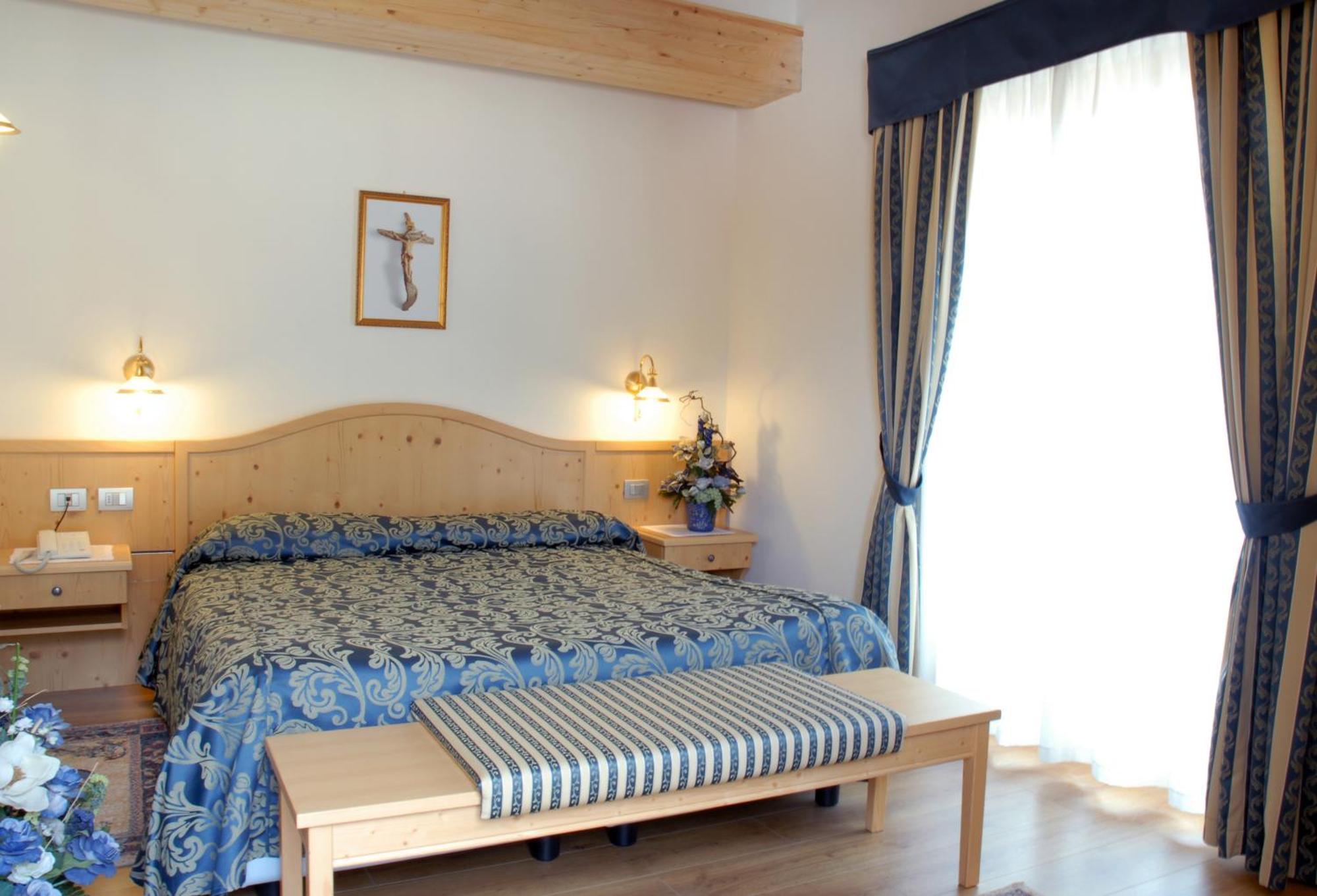 Hotel Sass Maor Fiera Di Primiero Esterno foto