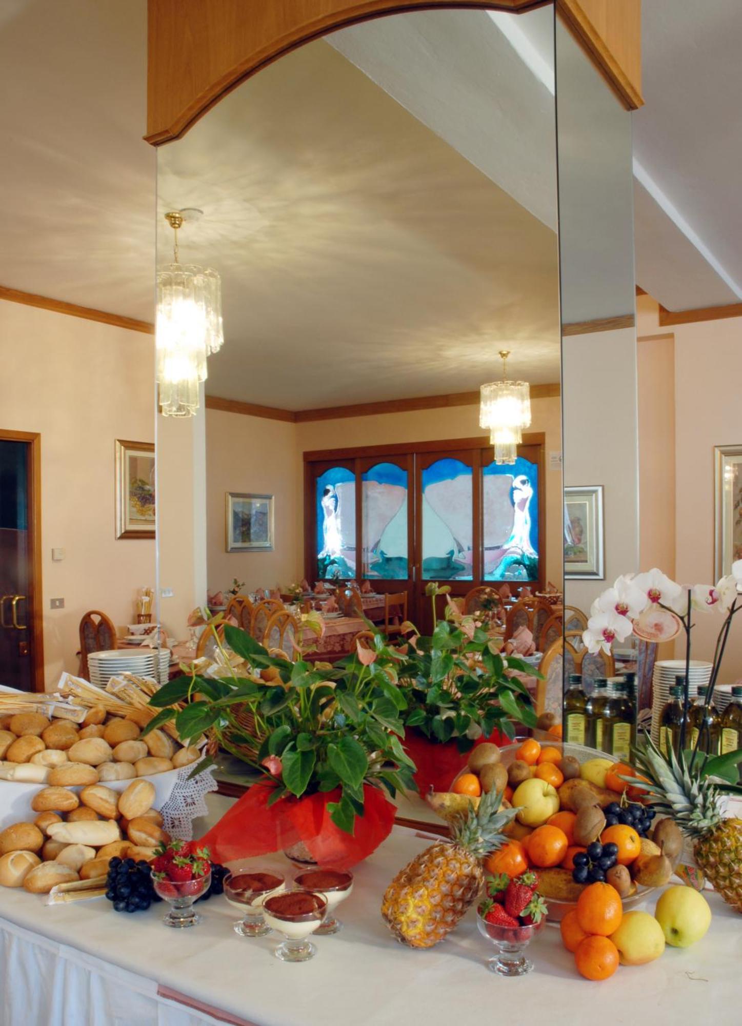 Hotel Sass Maor Fiera Di Primiero Esterno foto
