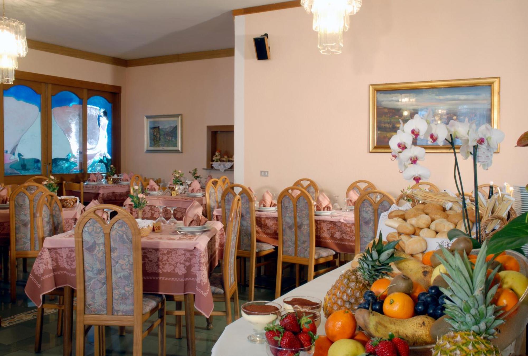 Hotel Sass Maor Fiera Di Primiero Esterno foto